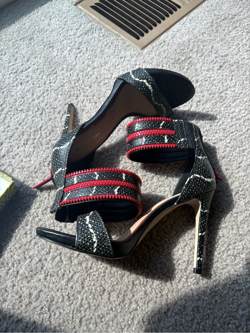 Y2K 2000s mcbling heels size 7